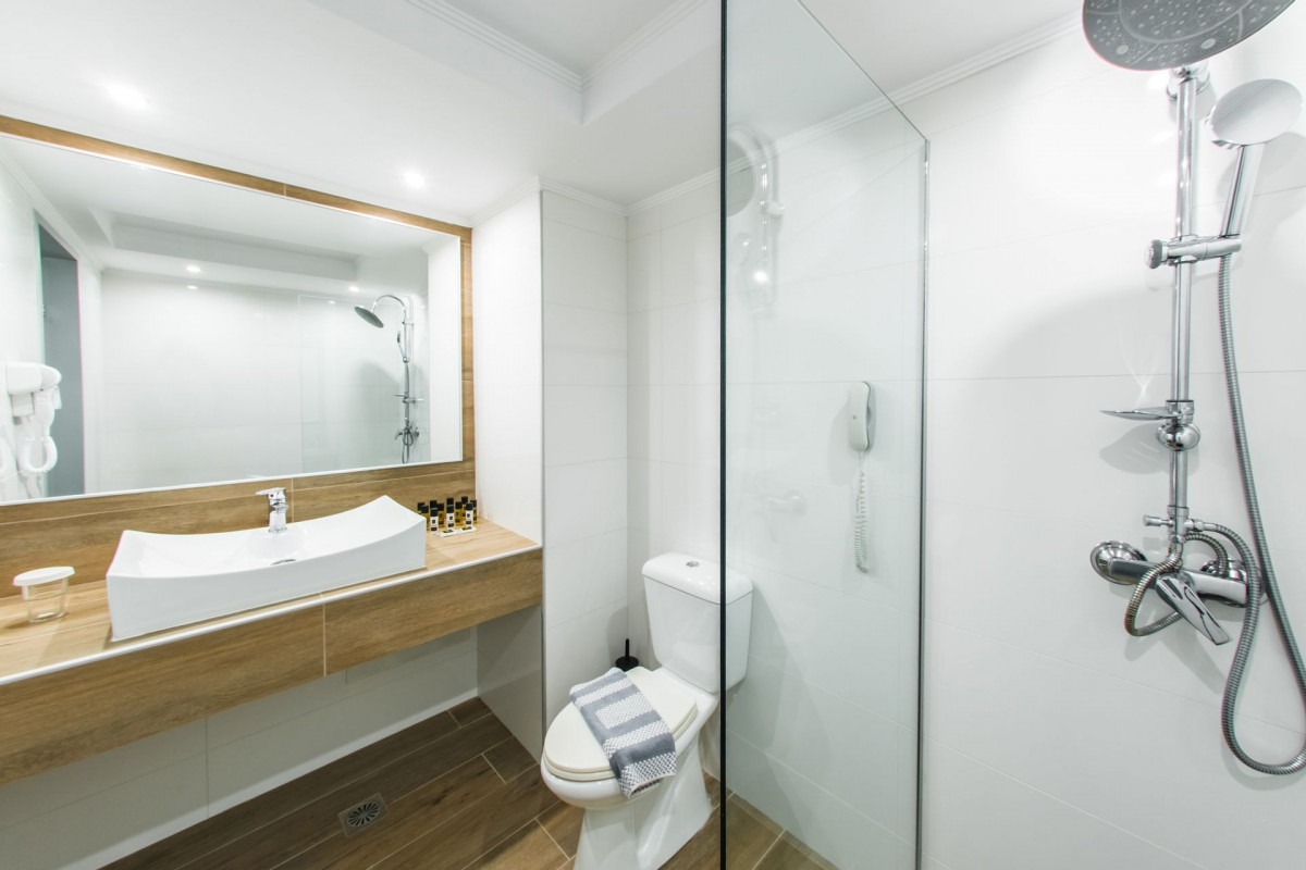 FAMILY DELUXE SWIM UP