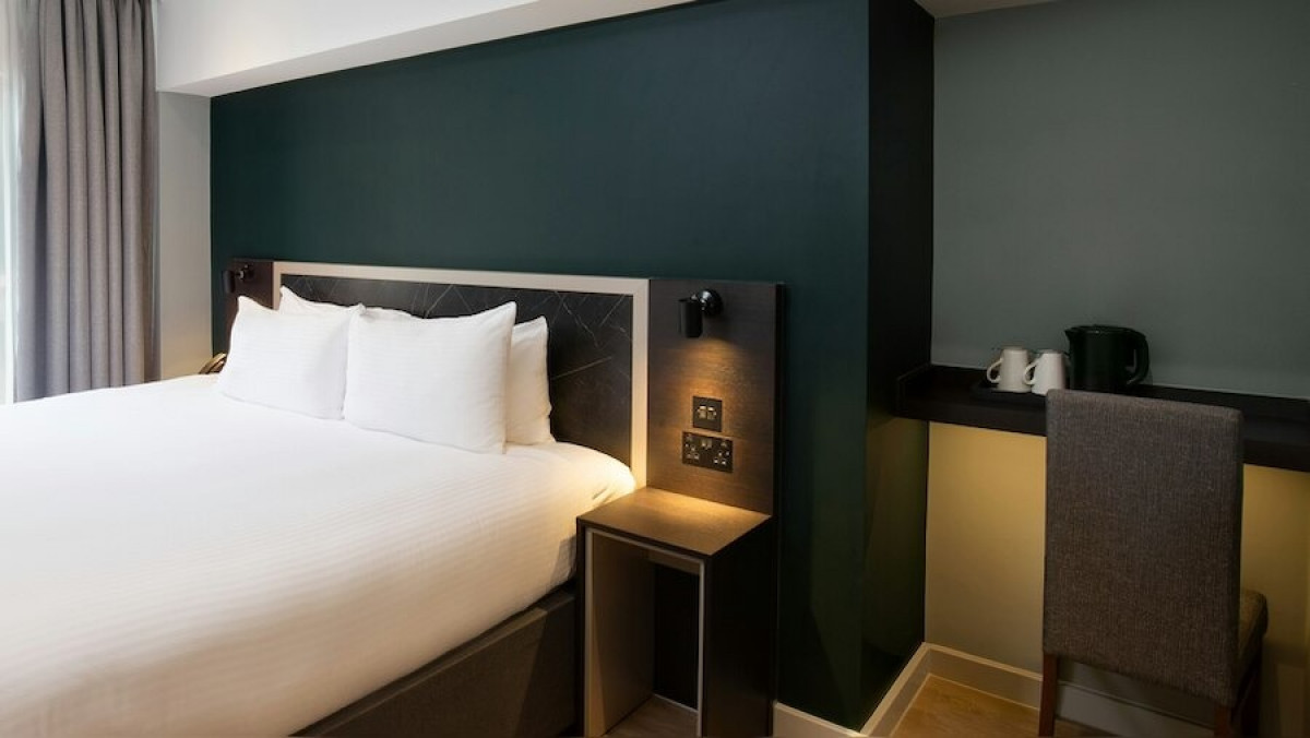 DOUBLE STANDARD PLUS ROOM