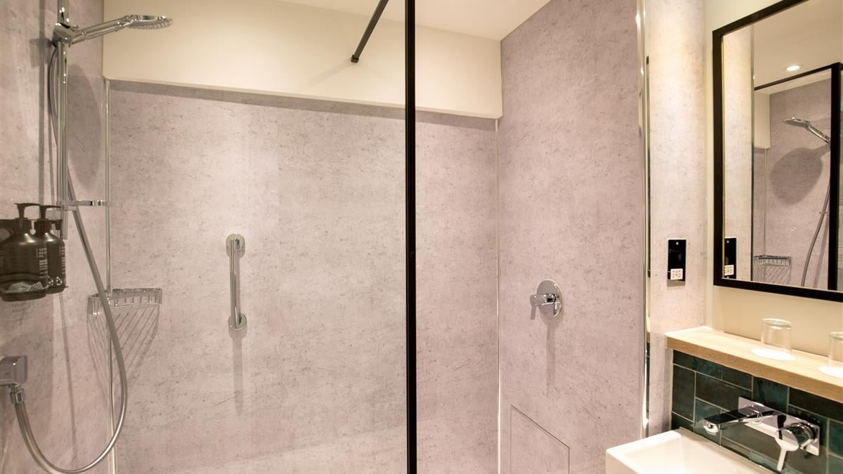 TWIN STANDARD PLUS ROOM WITH EXTRA BED