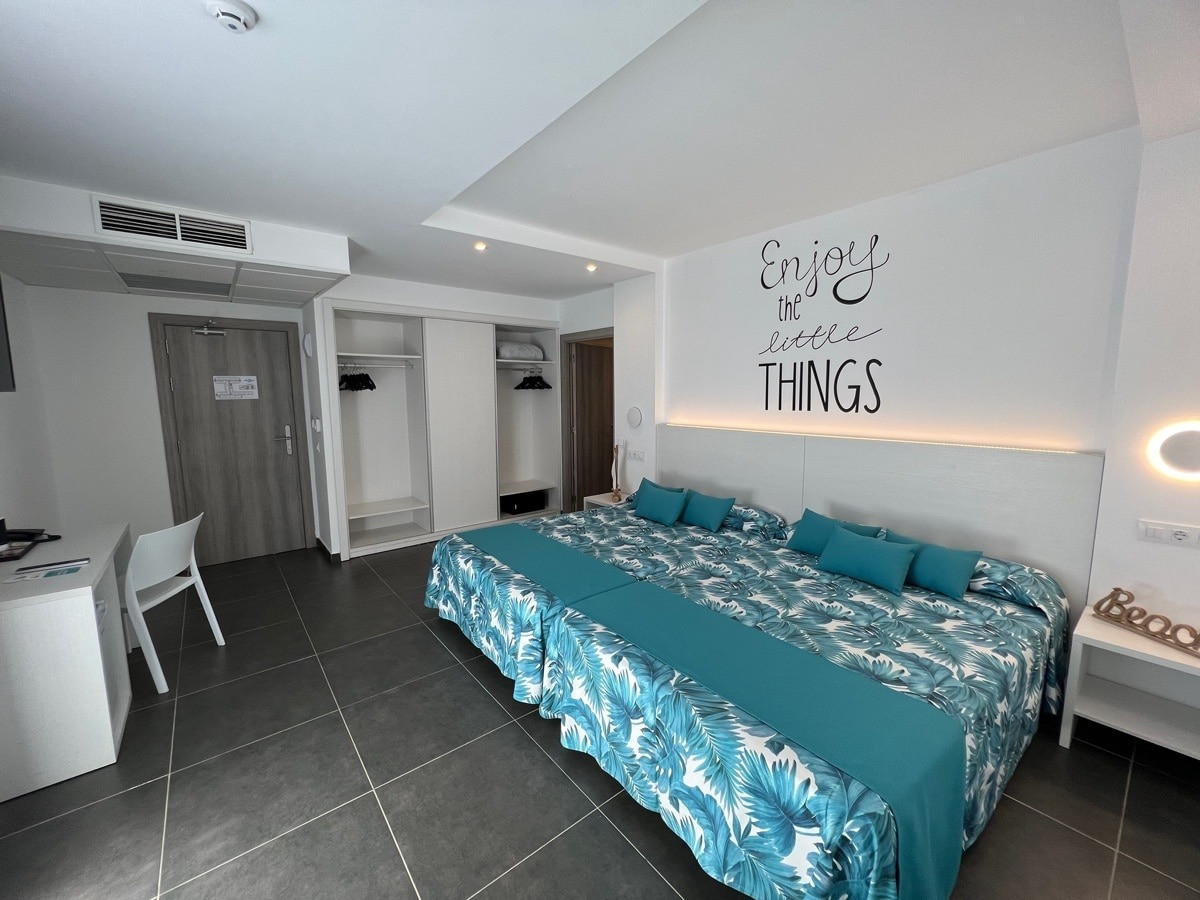 Triple Sea View Room with Balcony