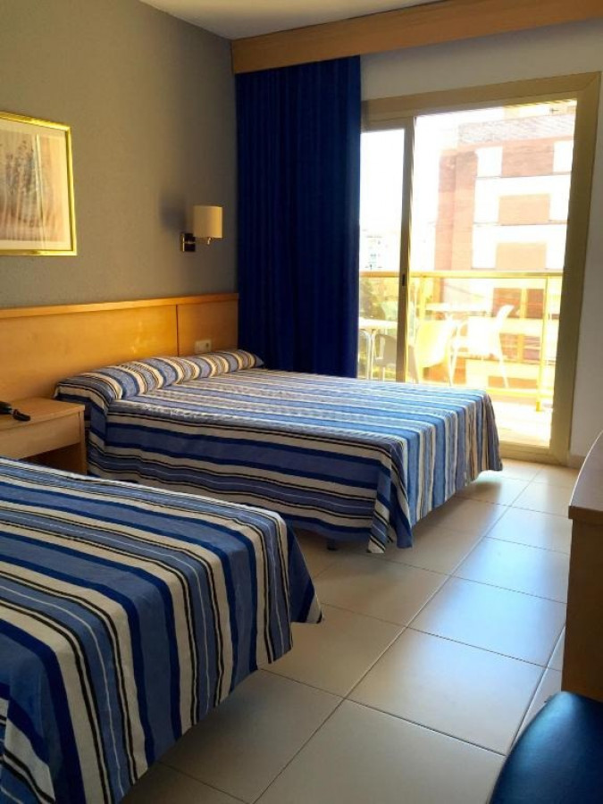 QUADRUPLE WITH BALCONY (4+0)