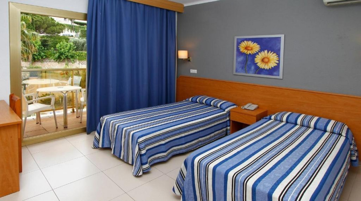 DOUBLE SINGLE USE WITH BALCONY