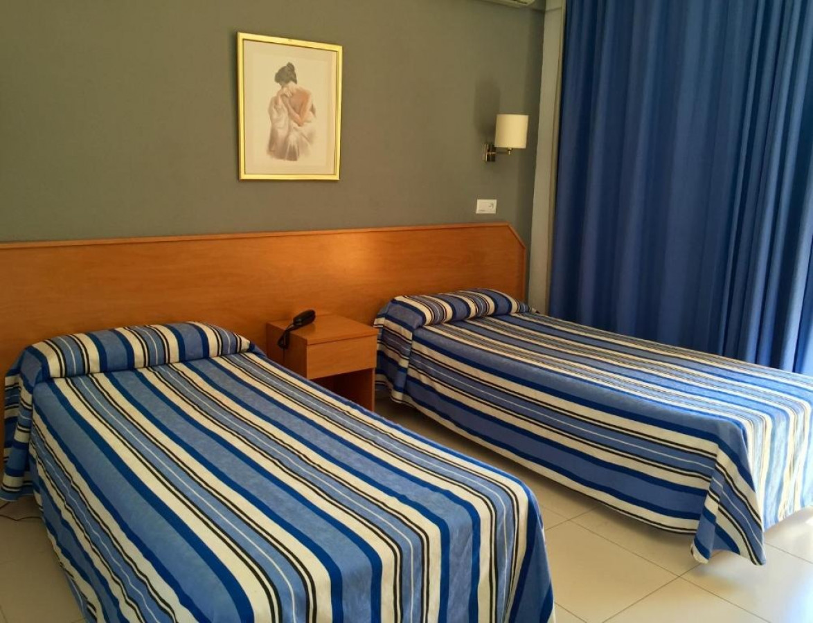 DOUBLE SINGLE USE WITH BALCONY