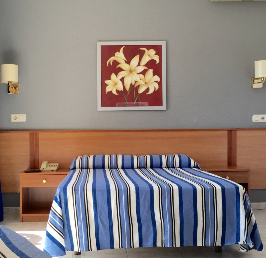 DOUBLE SINGLE USE WITH BALCONY