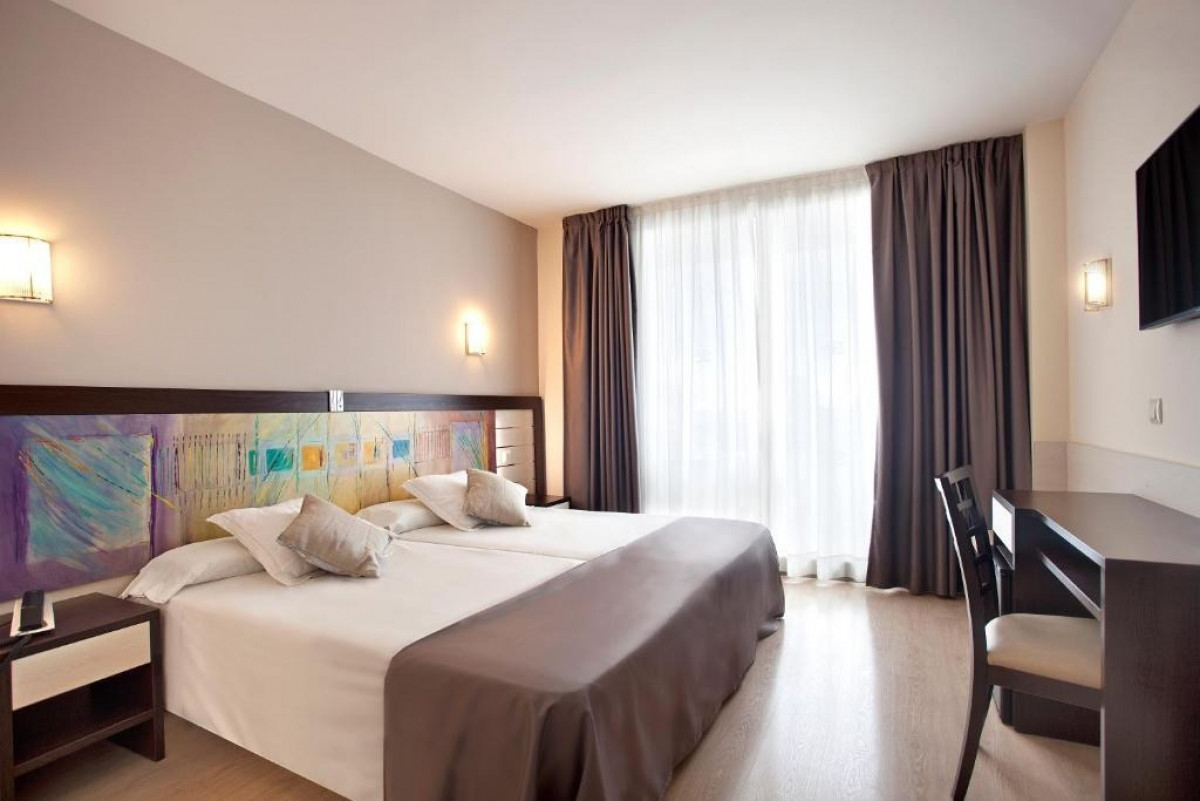 Double/Twin Standard Room with Balcony Single Use