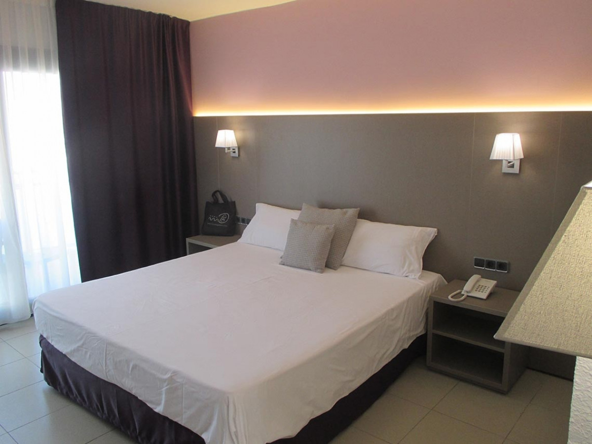 Double/Twin Standard Room Pool View Single Use