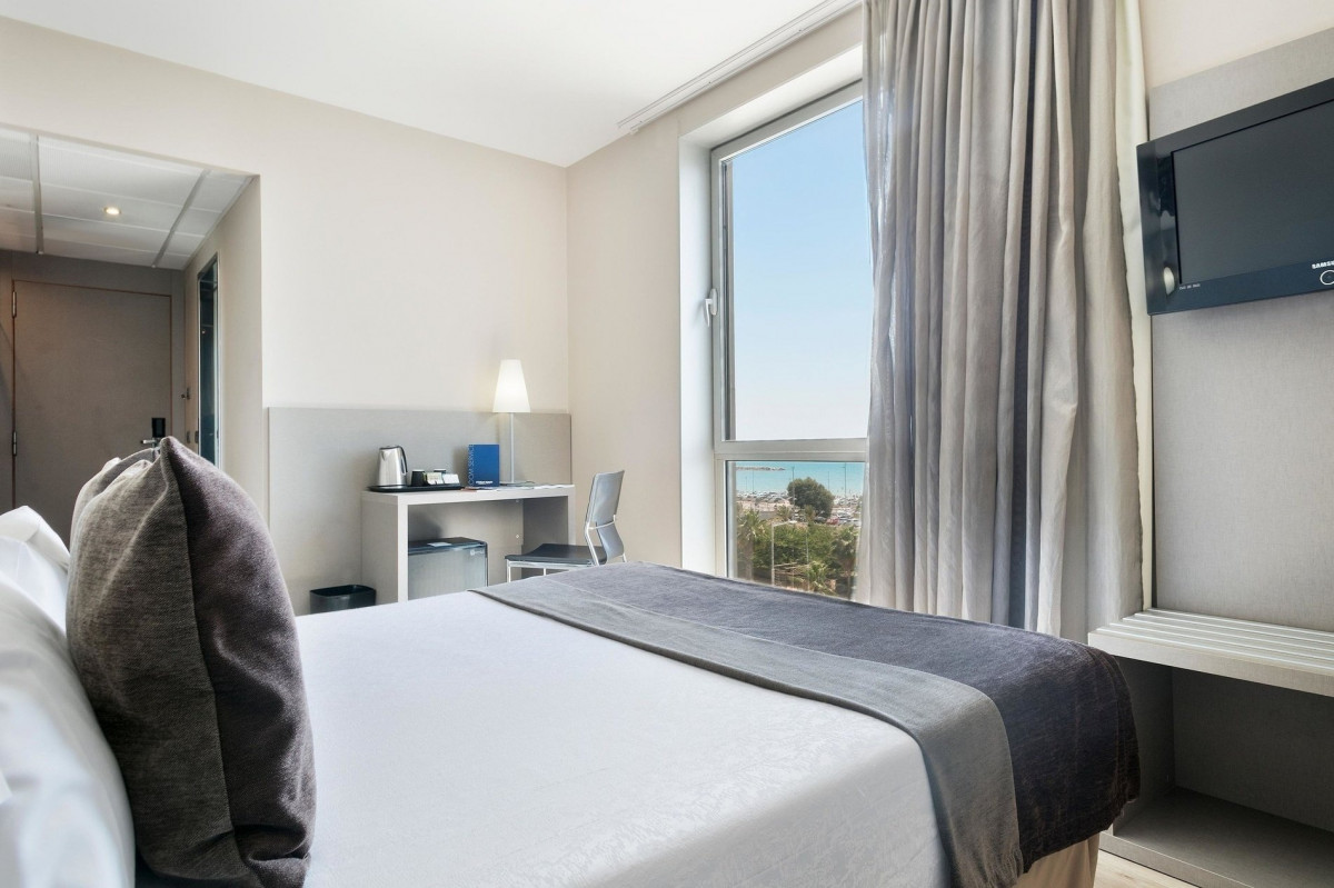 DOUBLE/TWIN DELUXE ROOM