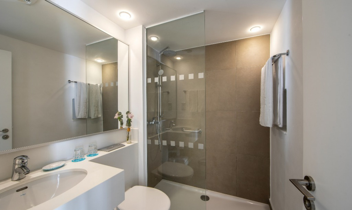 Superior One Bedroom Apartment