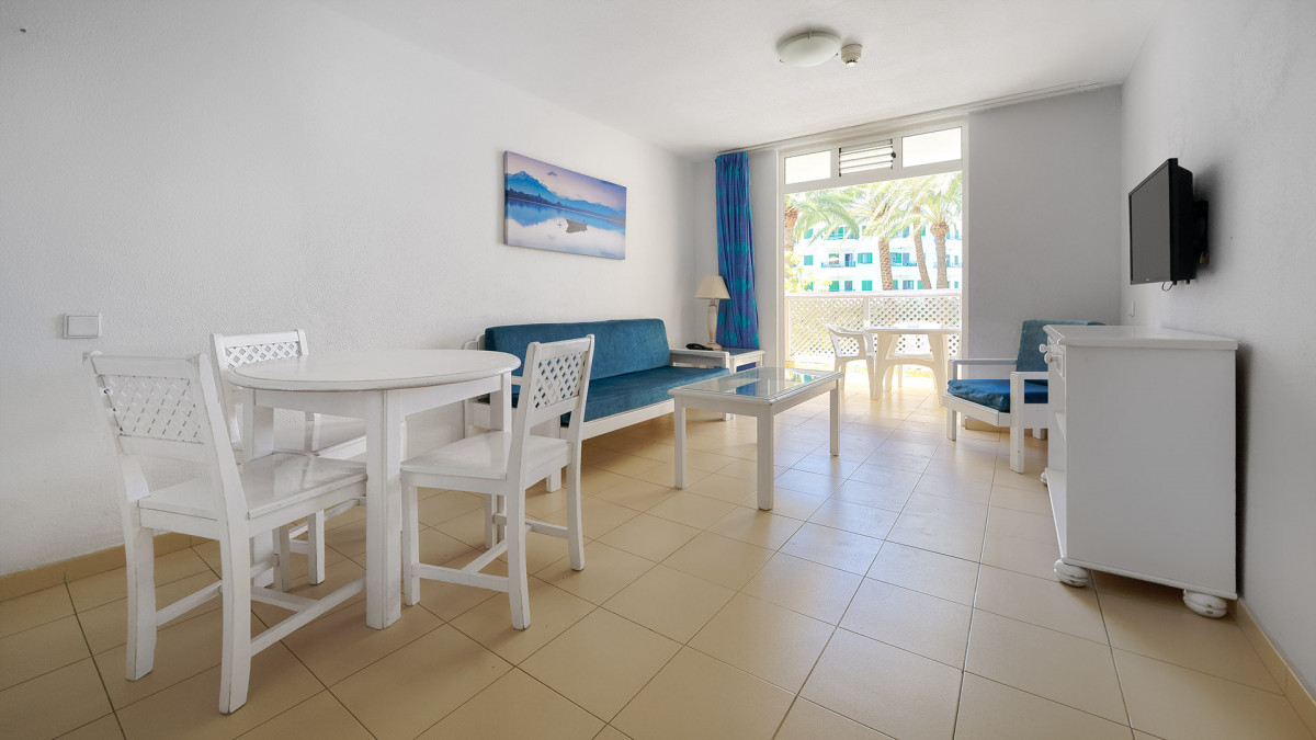 STANDARD APARTAMENT WITH BALCONY (3+0)