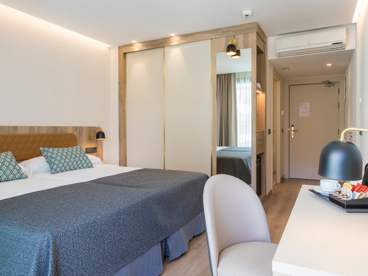 TWIN/ DOUBLE STANDAR ROOM WITH TERRACE