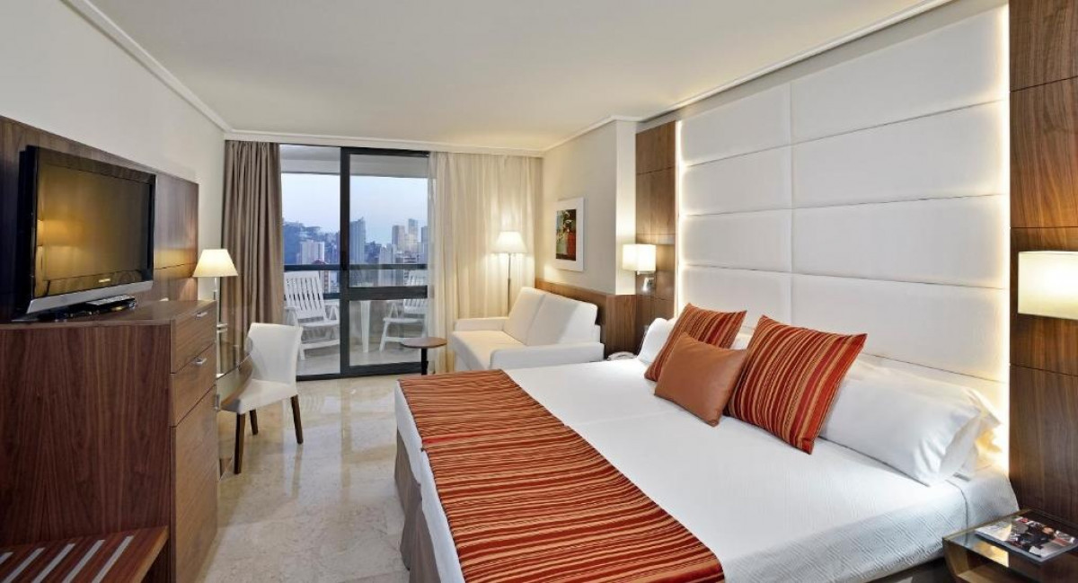 FAMILIAR COMUNICATED ROOM