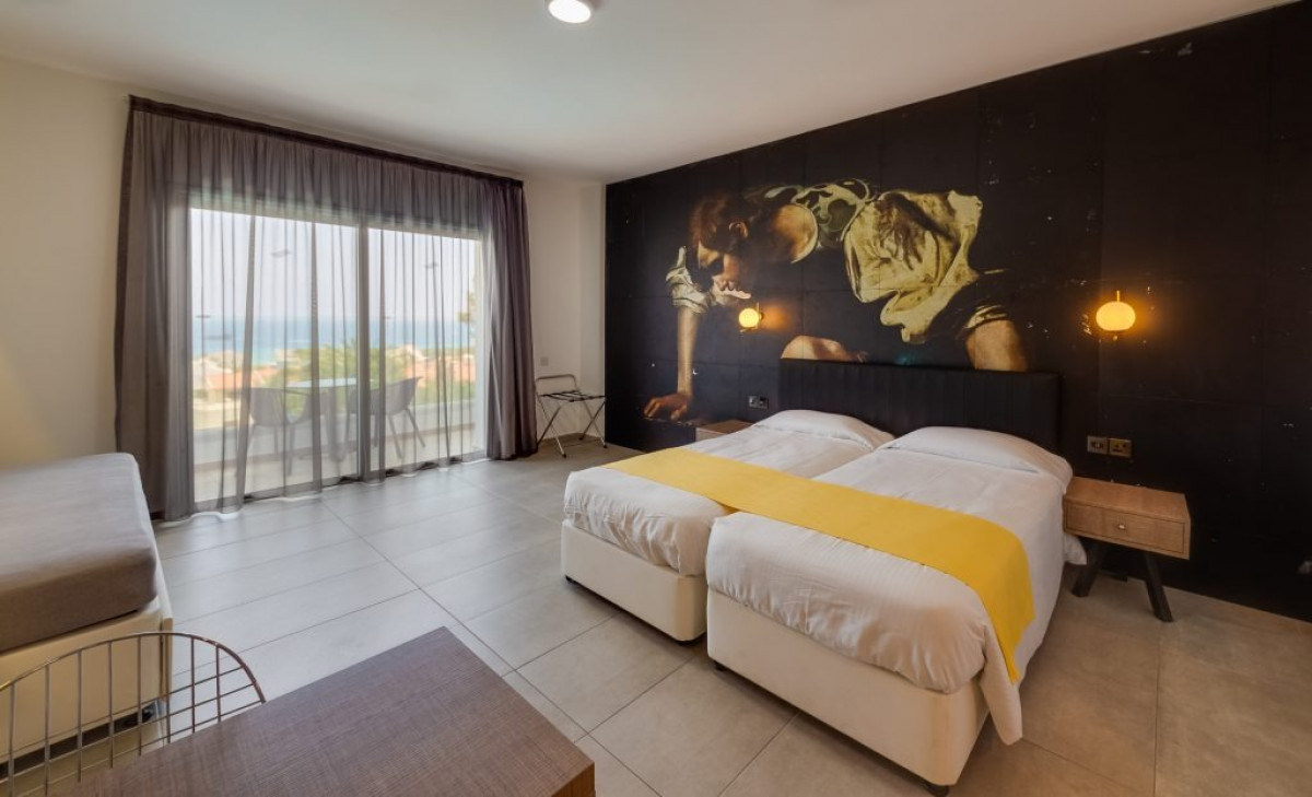 One Bedroom Apartment Inland View