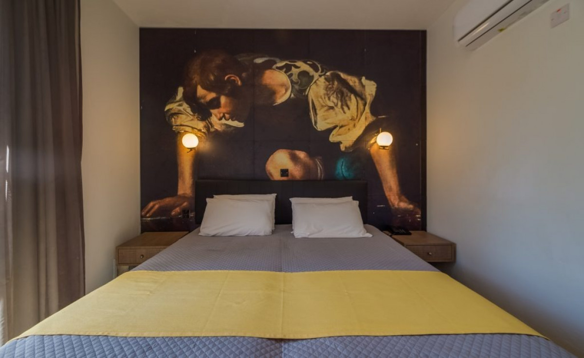 One Bedroom Apartment Inland View