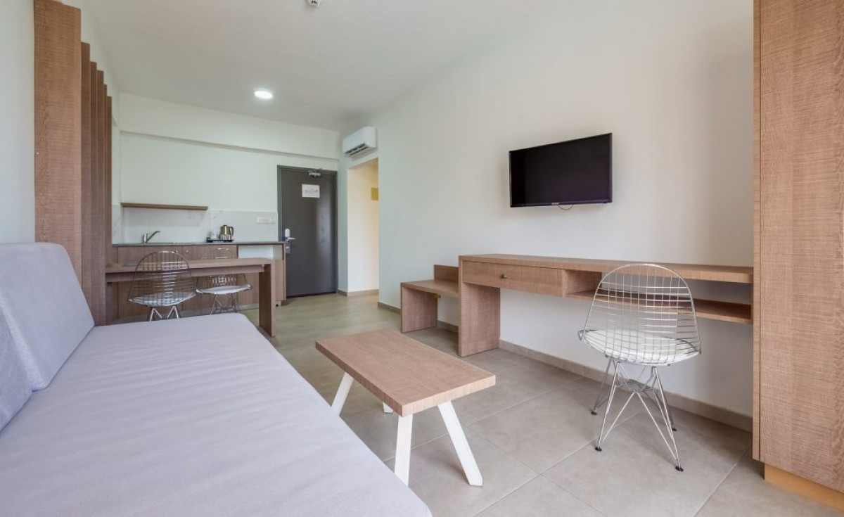 One Bedroom Apartment Inland View