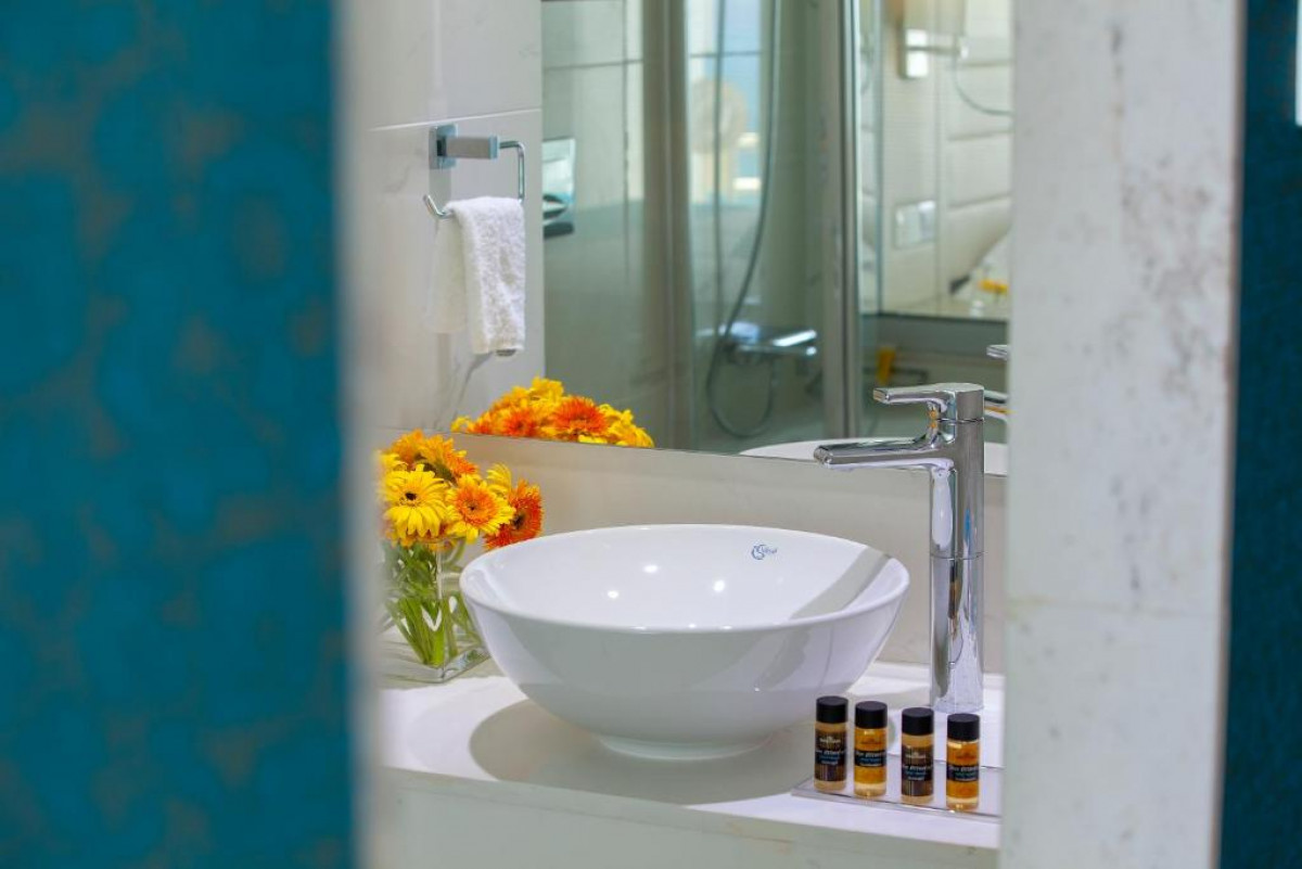 Twin Room Inland View - Single Occupancy