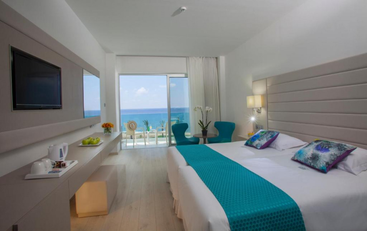 Twin Room Front Sea View