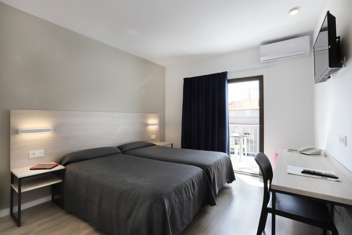 DOUBLE/TWIN STANDARD ROOM POOL VIEW (2+0)