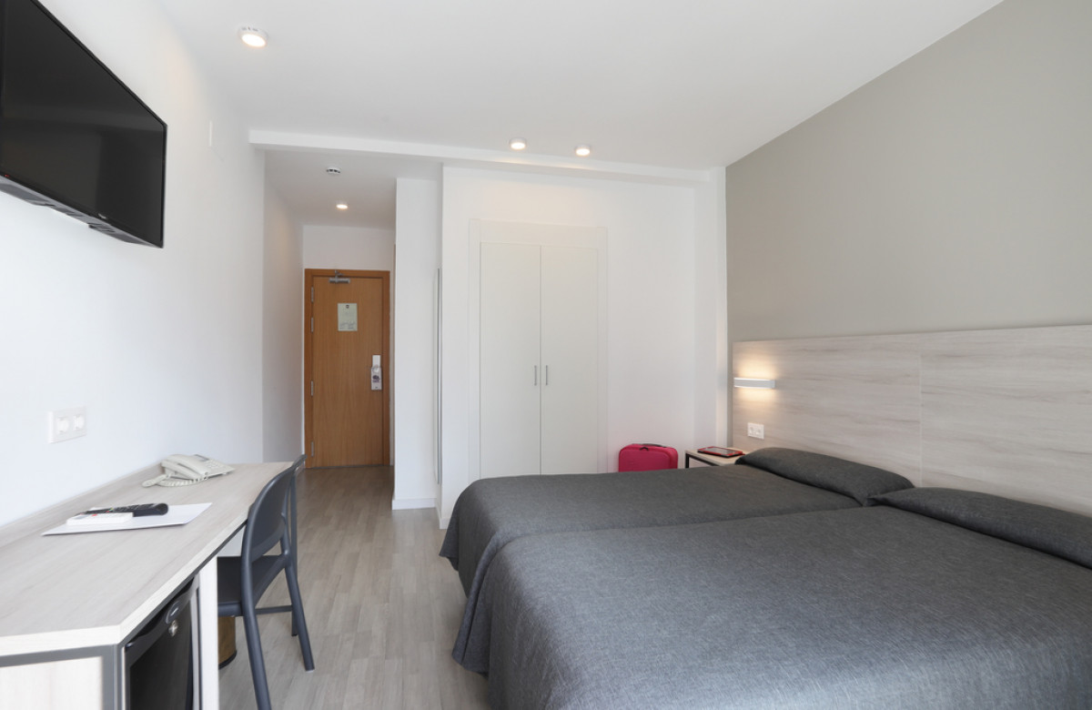 DOUBLE/TWIN STANDARD ROOM WITH TERRACE + EXTRA BED (3+0)