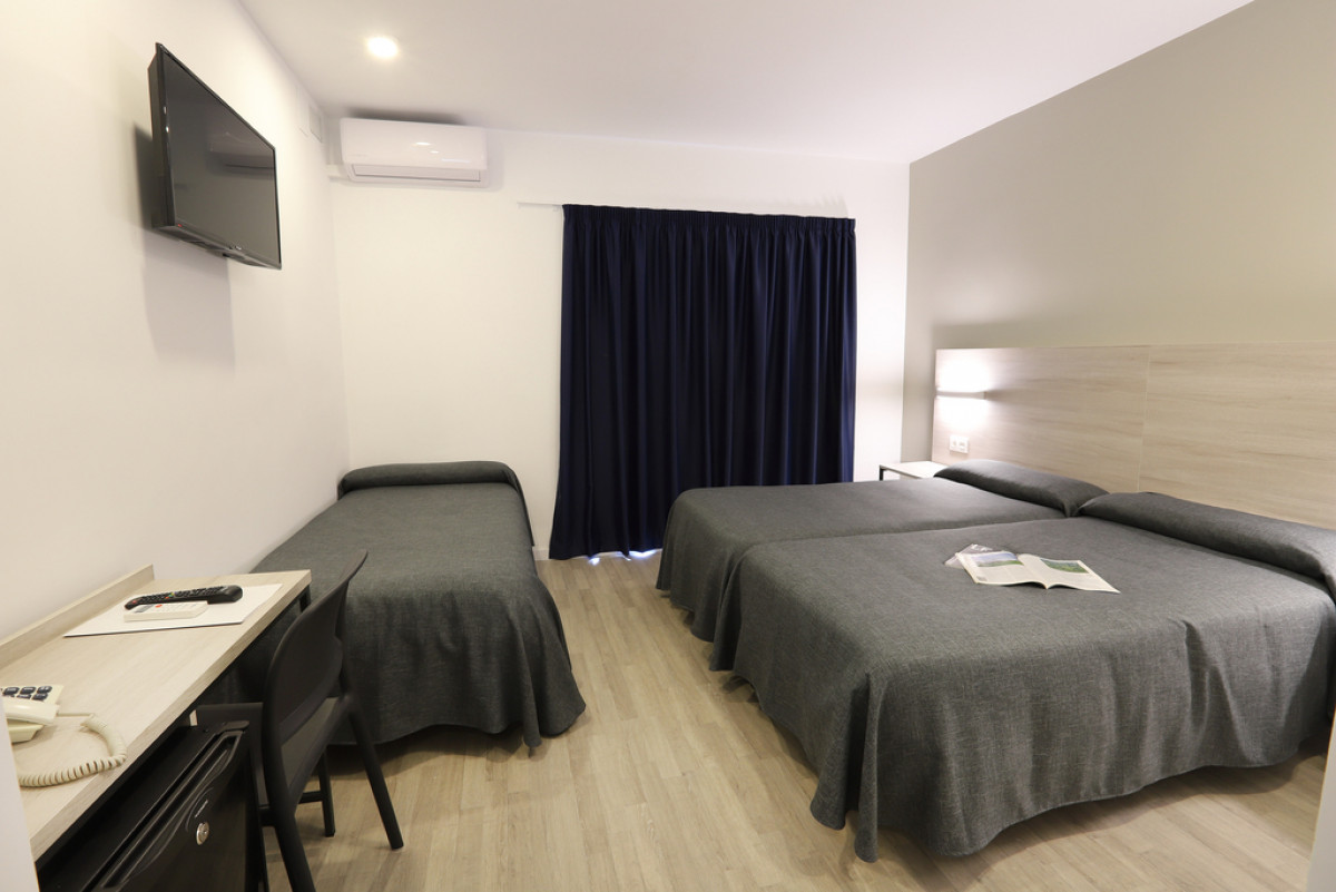 DOUBLE/TWIN STANDARD ROOM WITH TERRACE + EXTRA BED (3+0)