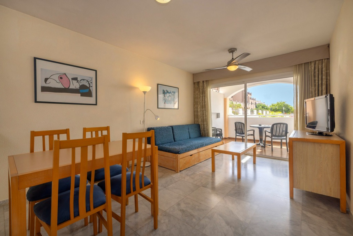 1 BEDROOM APARTMENT (4+0)