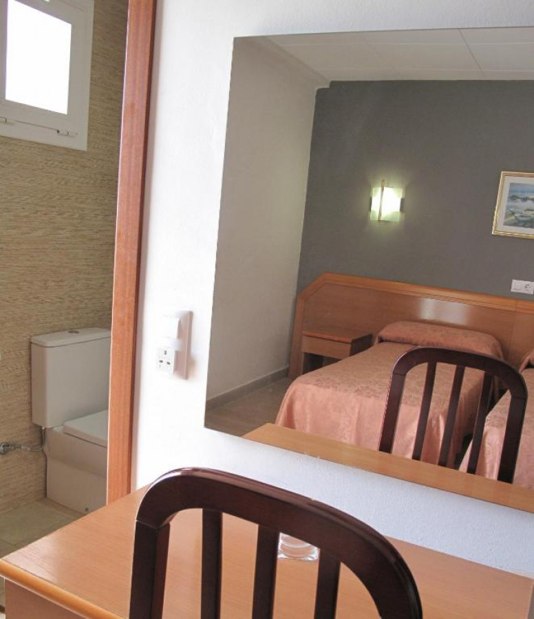Double/Twin Standard Room with Balcony (3)