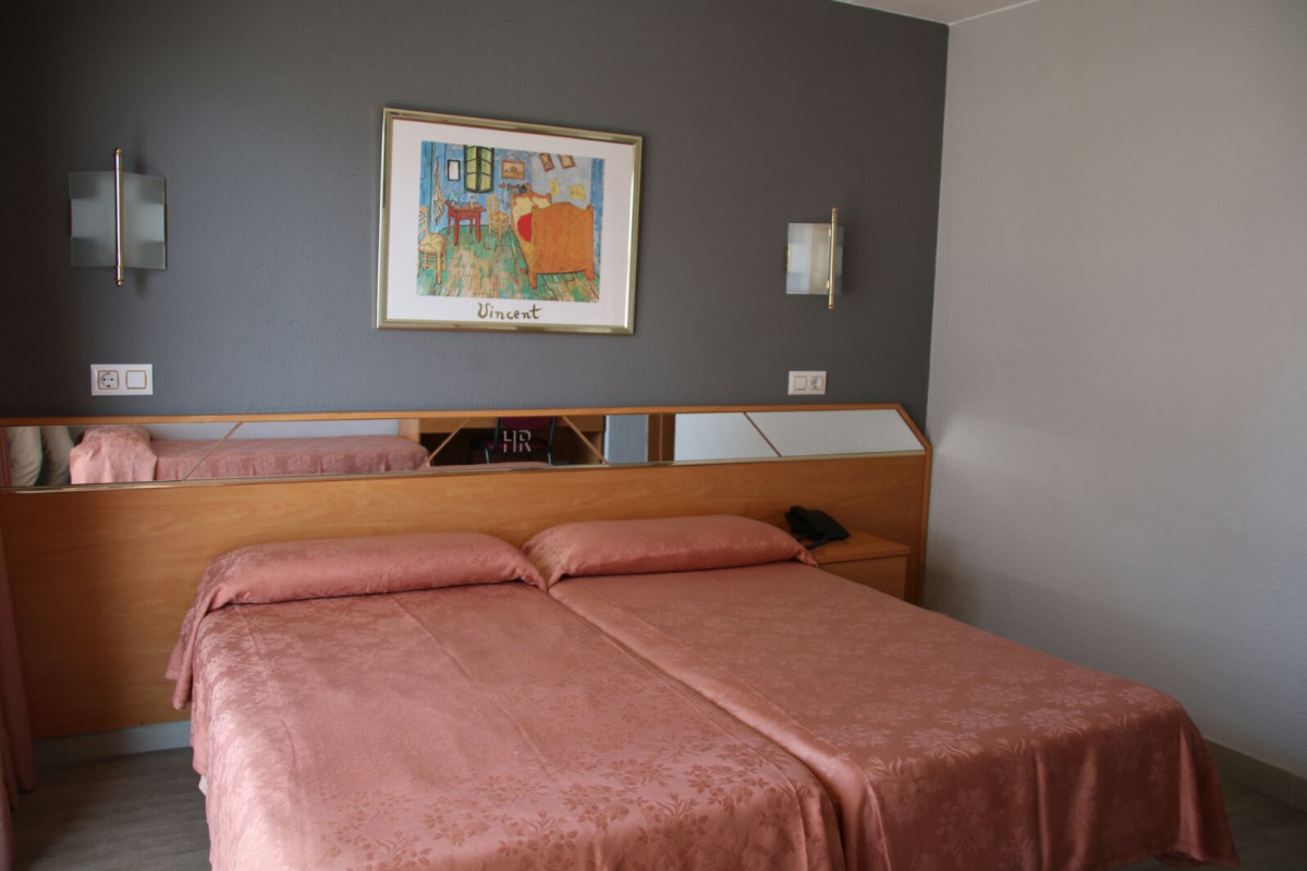 Double/Twin Standard Room with Balcony (3)