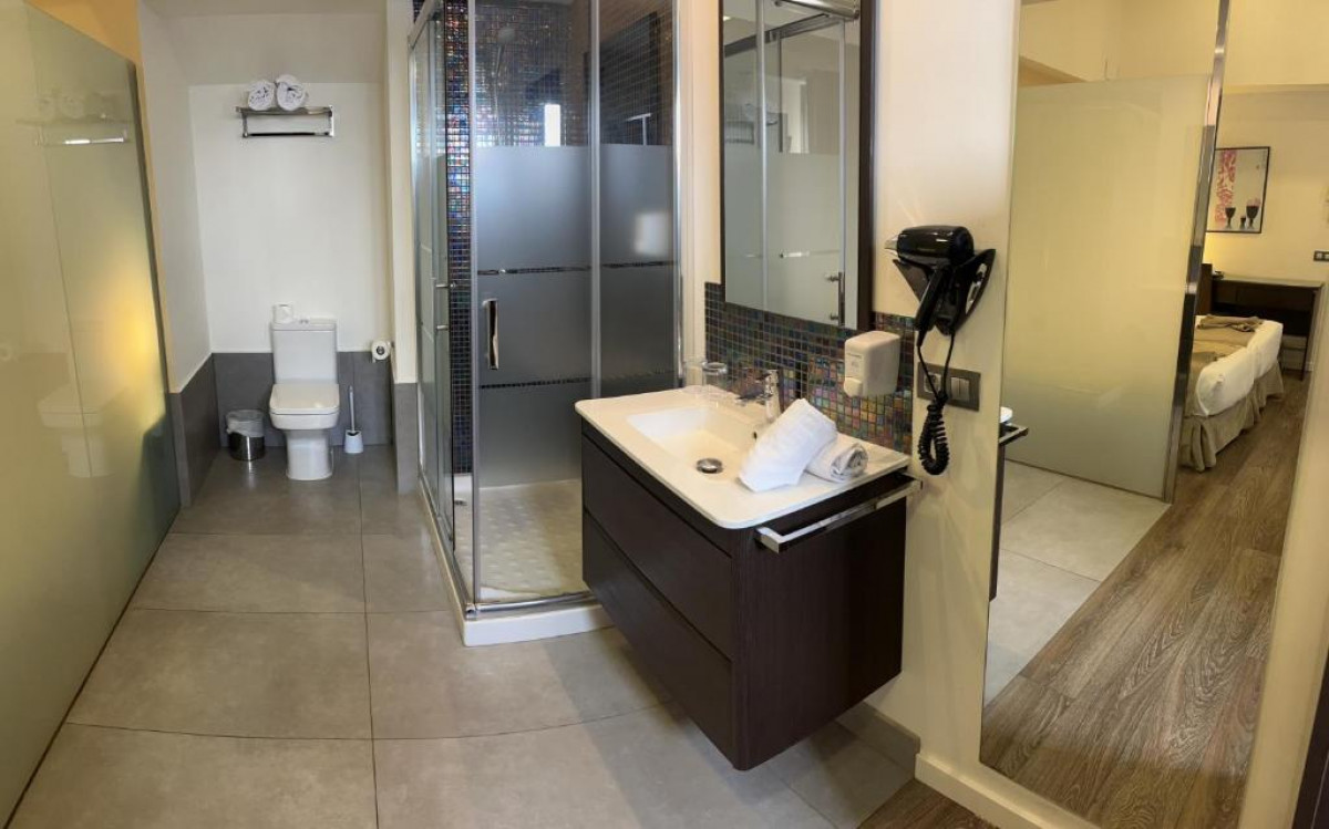 STANDARD JUNIOR SUITE WITH BALCONY OR TERRACE