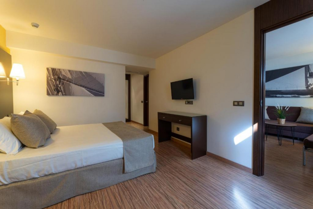 FAMILY ROOM WITH BALCONY OR TERRACE