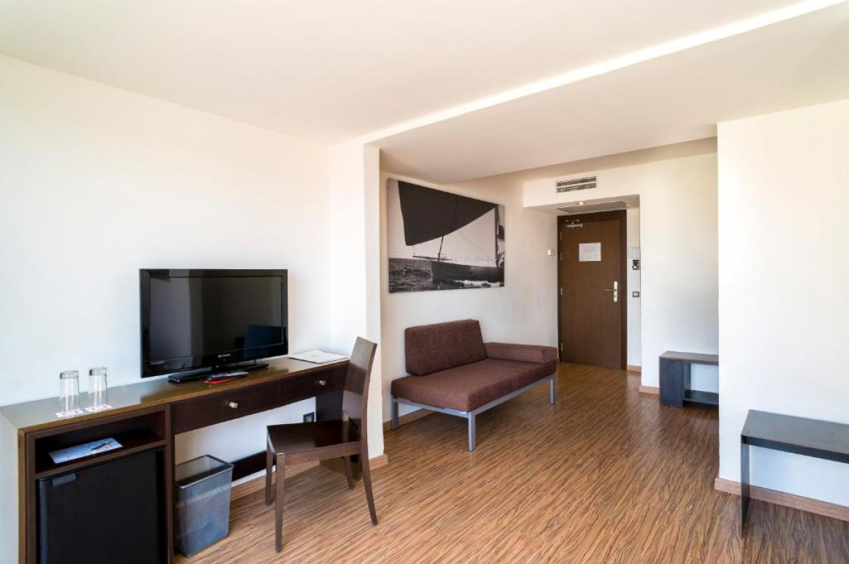 FAMILY ROOM WITH BALCONY OR TERRACE