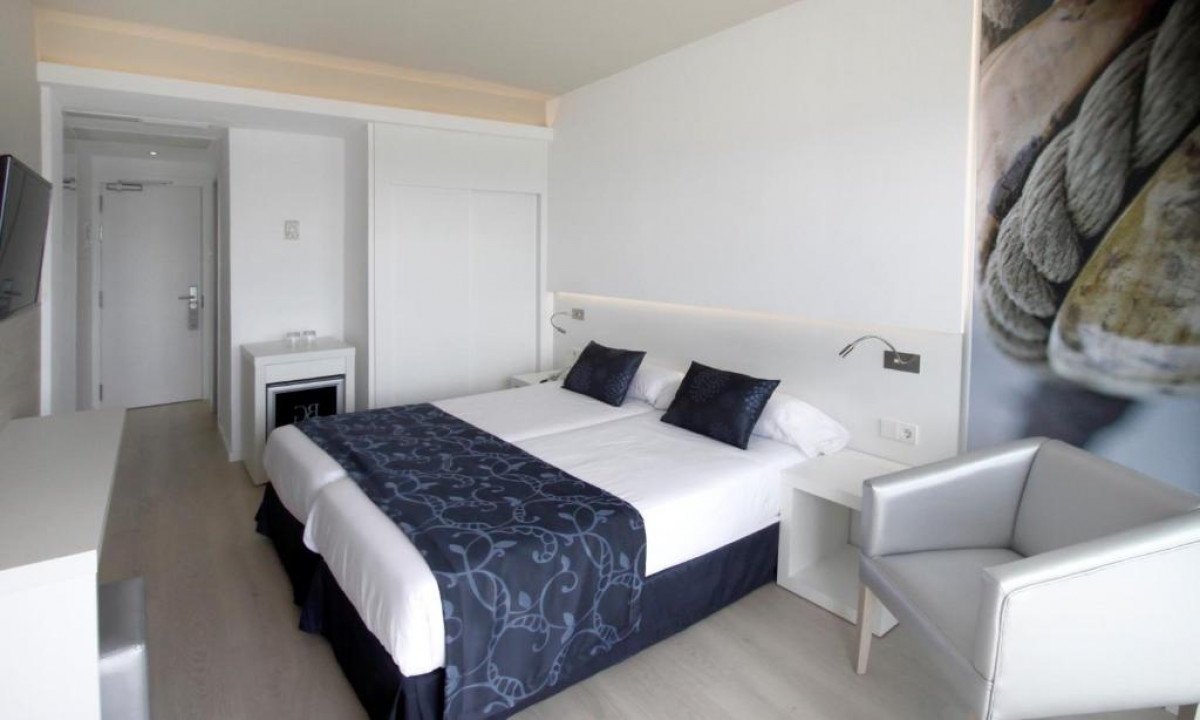 STANDARD DOUBLE/TWIN WITH BALCONY SINGLE USE